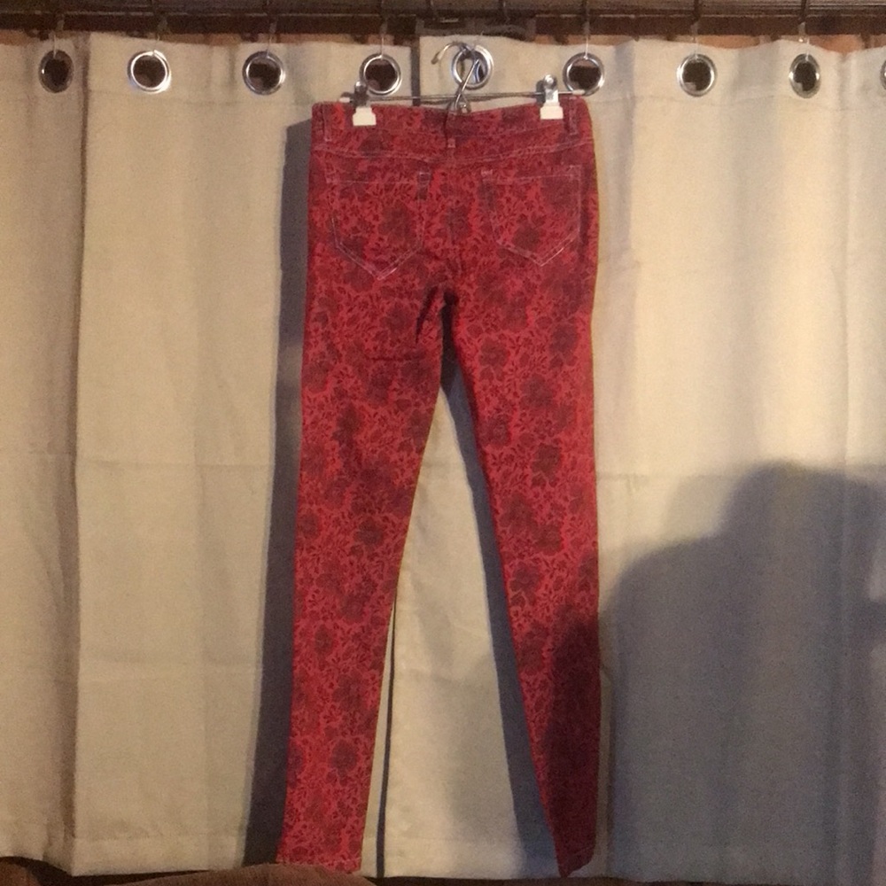 - Womans skinny jeans by cello jeans. Size 9 red with floral print - Picture 4 of 5